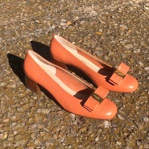 Salvatore Ferragamo Vara Orange Peach embossed leather classic heels sz 6.5
